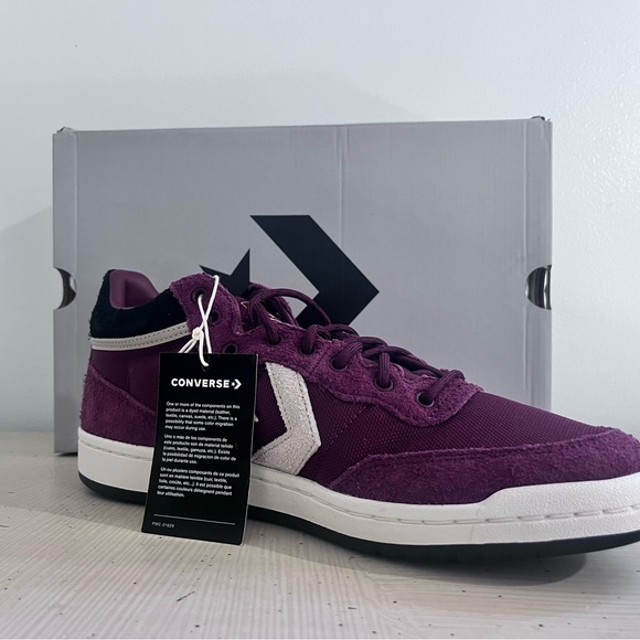 Converse Men's 10.5 Burgundy Sneakers - Picture 1 of 8
